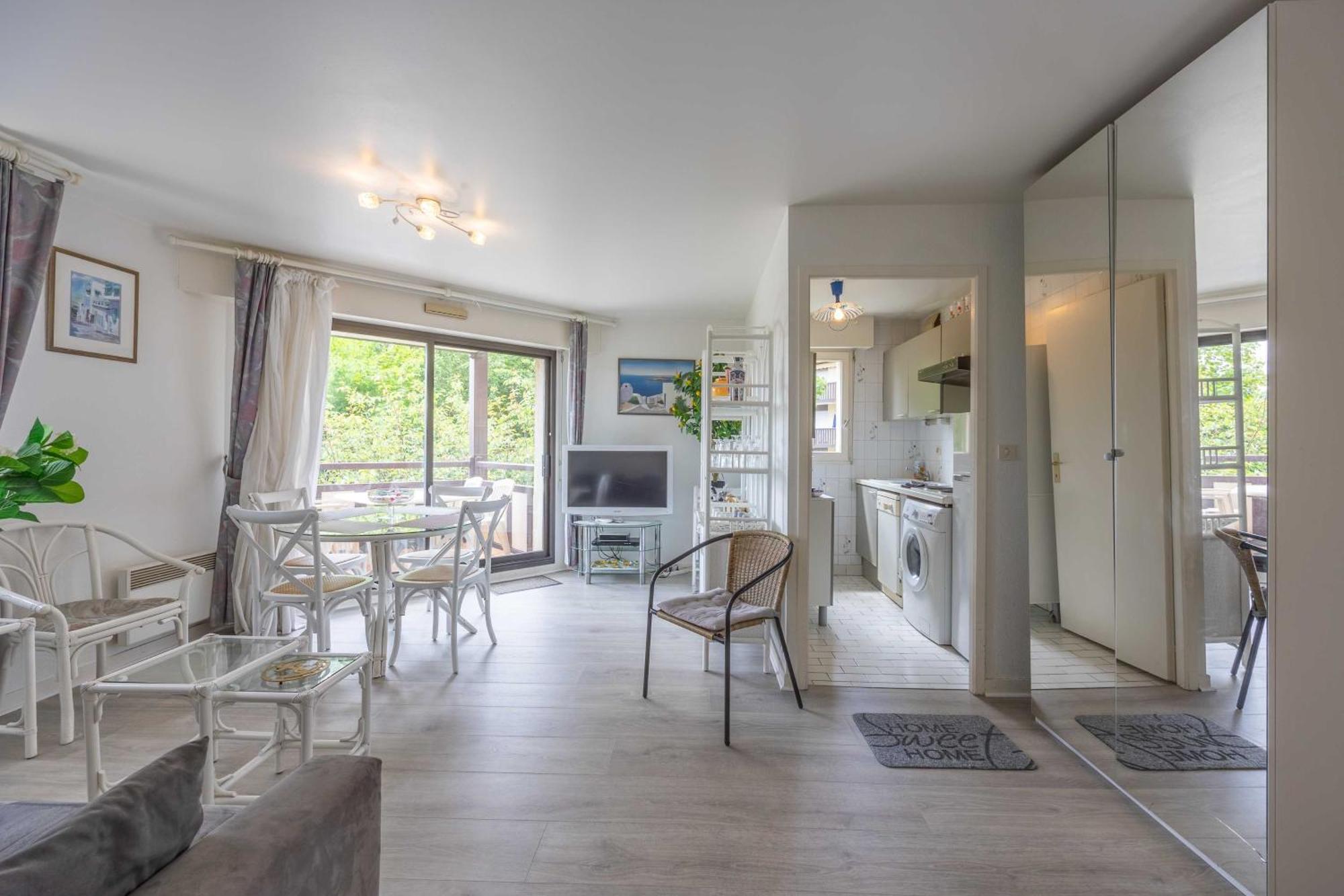 Apartment With Parking And Balcony Near The Beach Deauville Exterior photo
