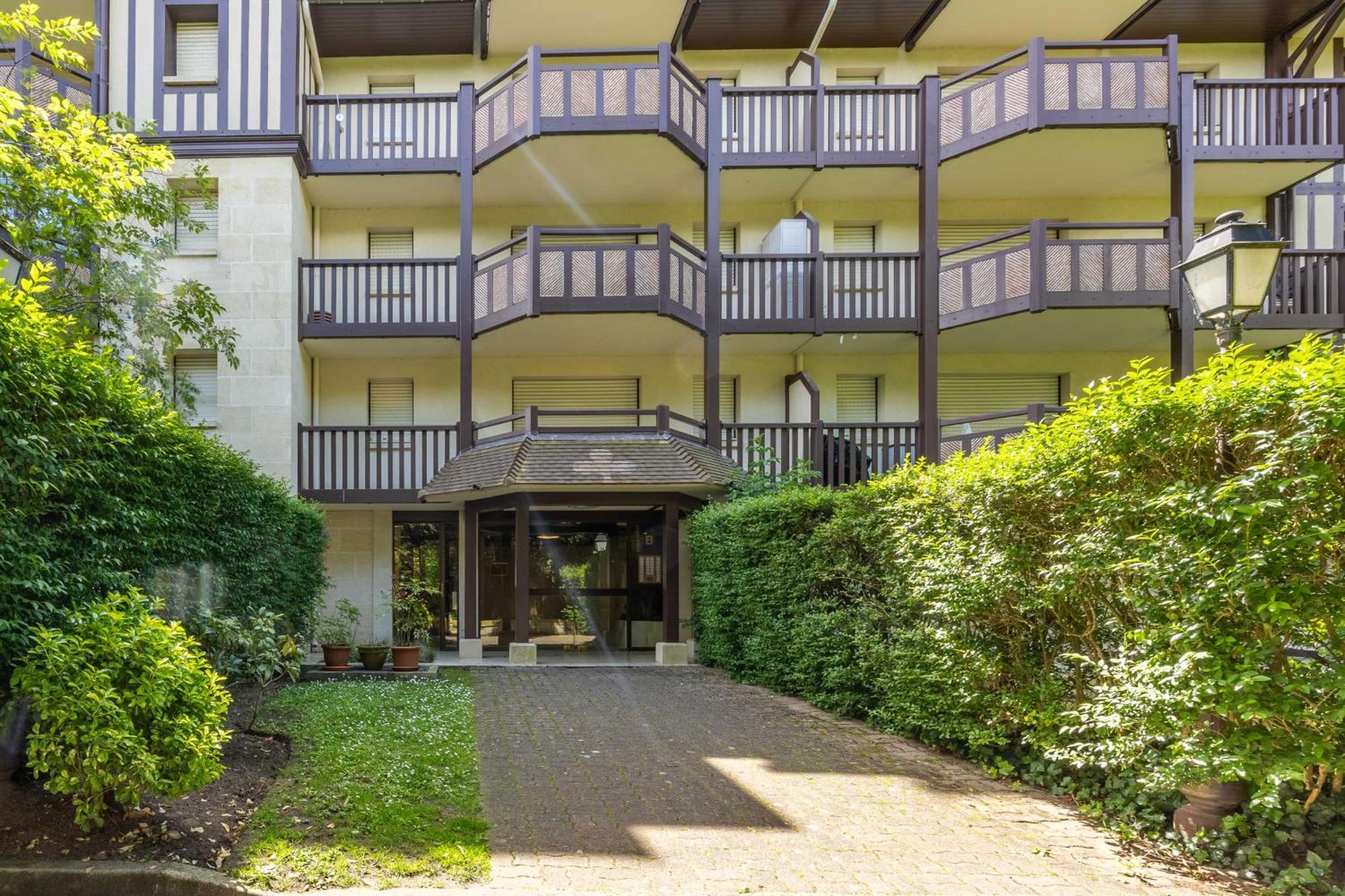 Apartment With Parking And Balcony Near The Beach Deauville Exterior photo